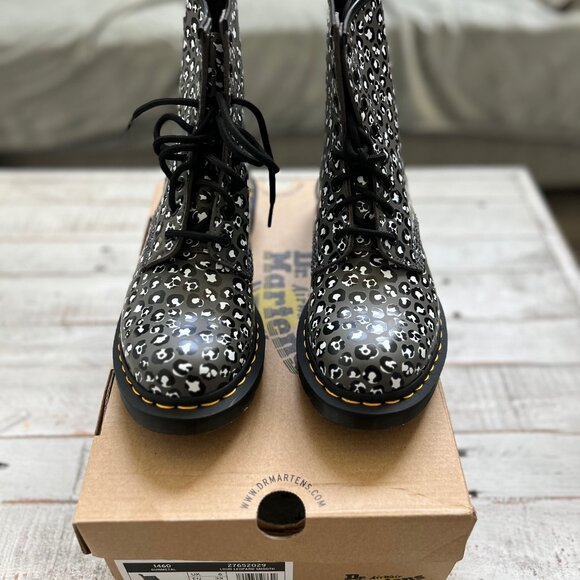 Doc Martens Women's Gun Metal Leopard Print Smooth Leather Lace Up Boots NIB - Picture 5 of 8